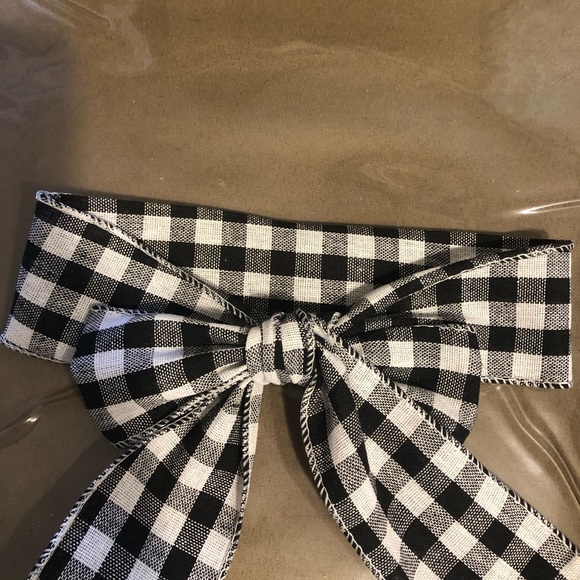 Gorgeous Black & White Bow - Picture 2 of 4